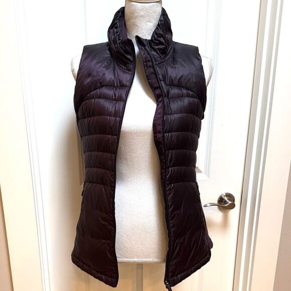 Lululemon Down For A Run Vest II Black Cherry Size 8 EUC - Picture 4 of 17